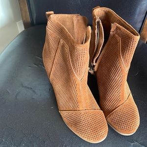 Never worn toms leather booties size 6